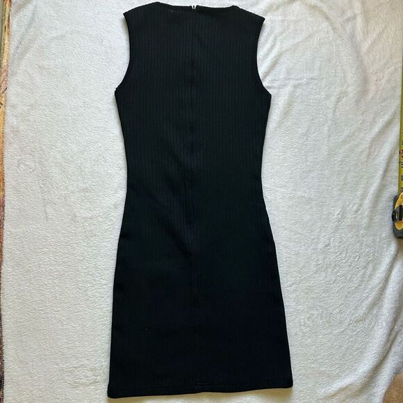 Forever 21 Size S sleeveless mini dress with a close fit - Picture 2 of 7